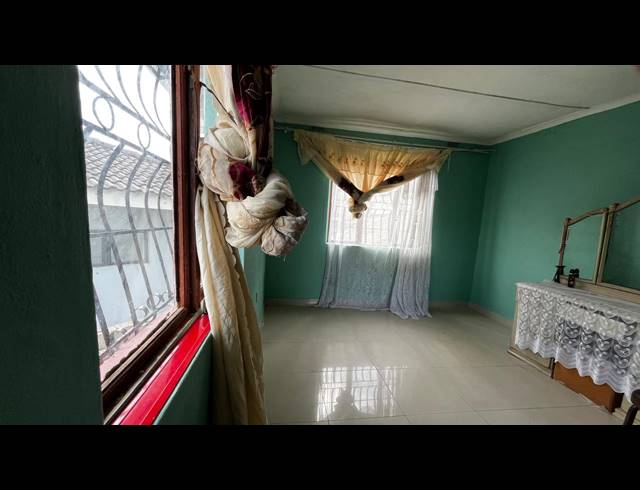 5 BEDROOM HOUSE FOR SALE IN UMLAZI BB